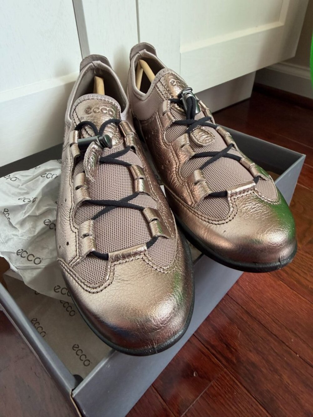 NEW in BOX ECCO Metallic slip on Bluma Size EU 40 (US 9-9.5)